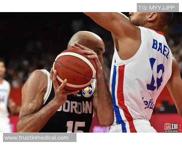 深圳篮球队在世界杯预选赛中以83分稳居积分榜首位展现强劲实力 深圳篮球队在世界杯预选赛中以83分稳居积分榜首位展现强劲实力