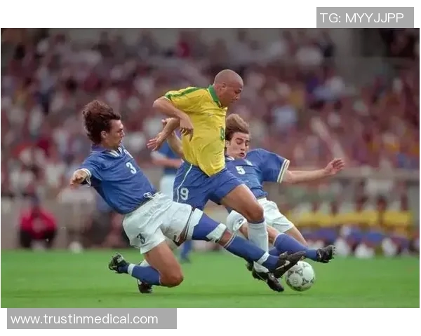 足球明星转会大揭秘从传奇到新星的精彩瞬间与背后故事 足球明星转会大揭秘从传奇到新星的精彩瞬间与背后故事